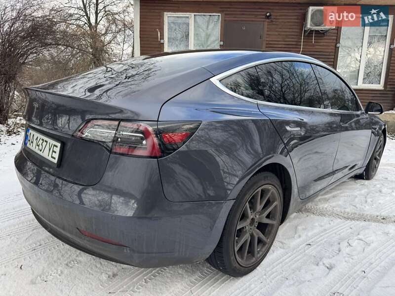 Седан Tesla Model 3 2020 в Киеве