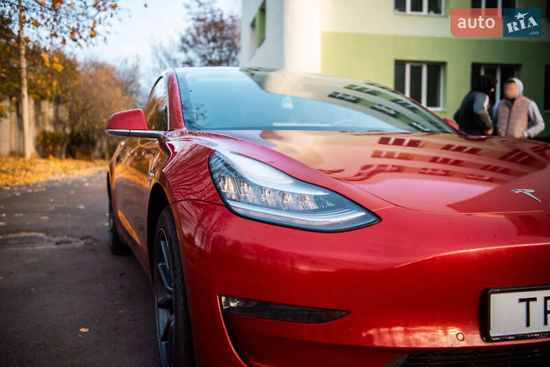 Седан Tesla Model 3 2018 в Львові