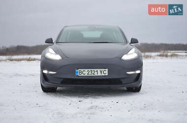Седан Tesla Model 3 2021 в Новояворівську