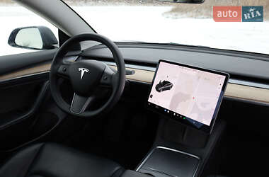 Седан Tesla Model 3 2021 в Львові