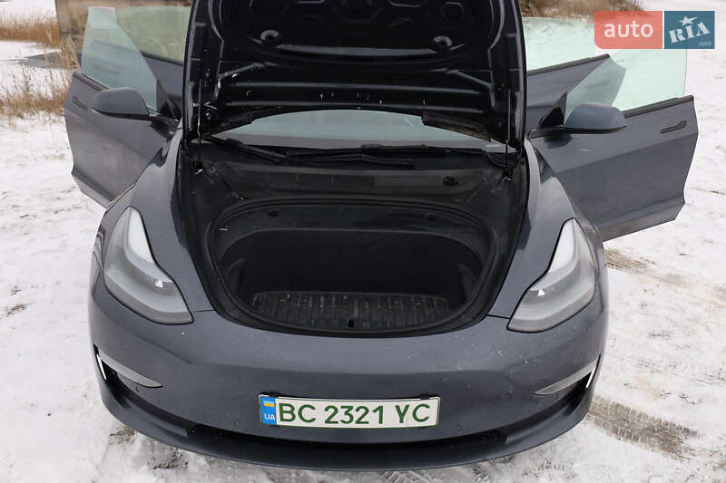 Седан Tesla Model 3 2021 в Новояворовске