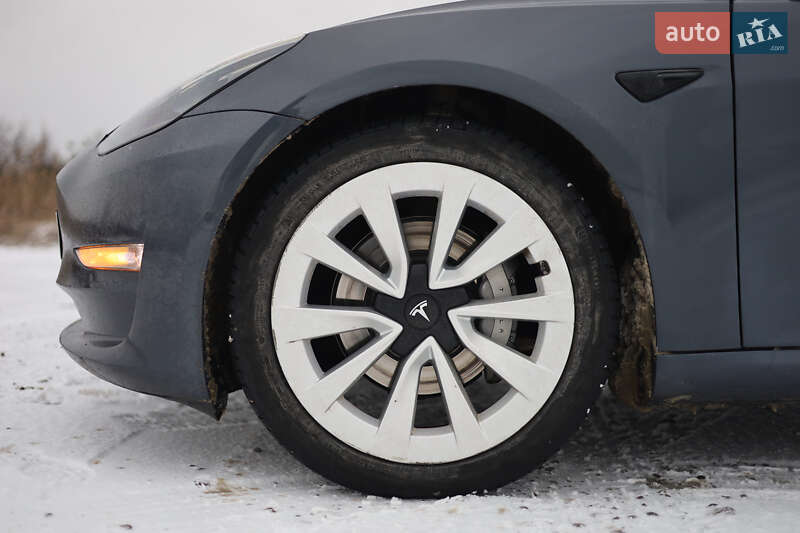 Седан Tesla Model 3 2021 в Новояворовске