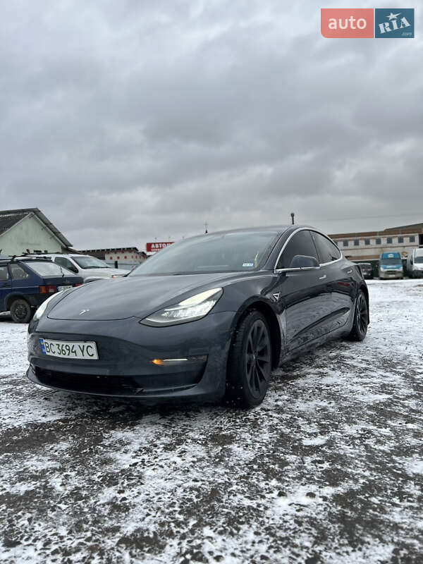 Седан Tesla Model 3 2020 в Сокалі
