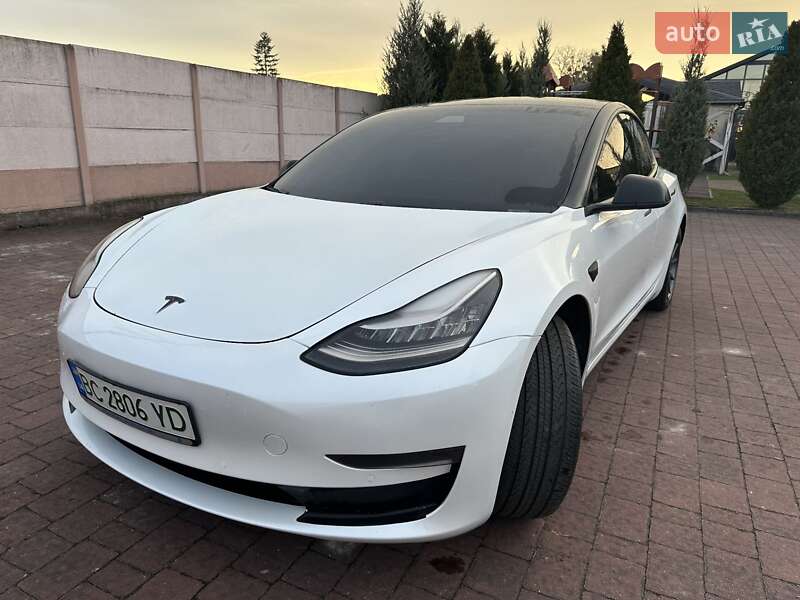 Седан Tesla Model 3 2020 в Стрые