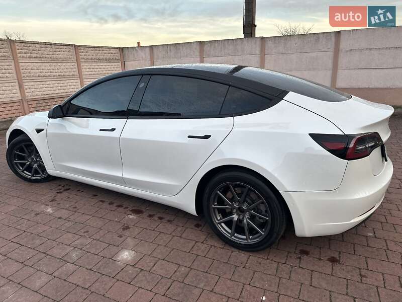 Седан Tesla Model 3 2020 в Стрые