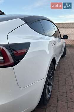 Седан Tesla Model 3 2020 в Стрые