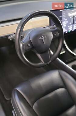 Седан Tesla Model 3 2018 в Львові