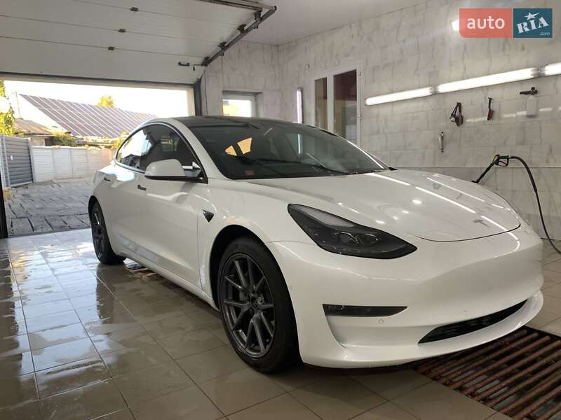 Седан Tesla Model 3 2021 в Нових Санжарах