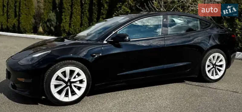 Седан Tesla Model 3 2021 в Киеве