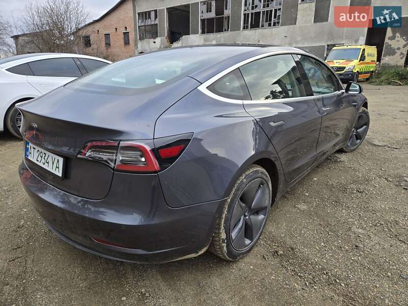 Седан Tesla Model 3 2020 в Снятине