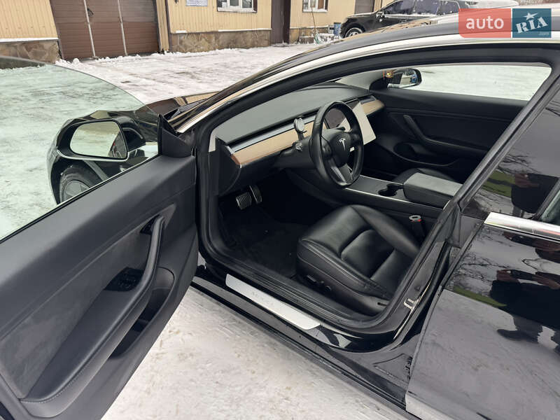 Седан Tesla Model 3 2018 в Киеве