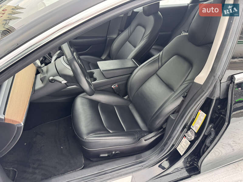 Седан Tesla Model 3 2018 в Киеве