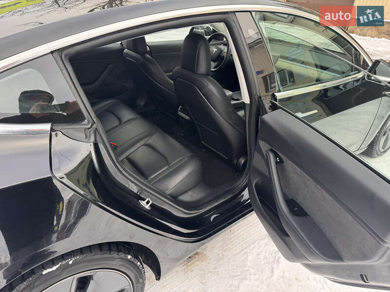 Седан Tesla Model 3 2018 в Киеве