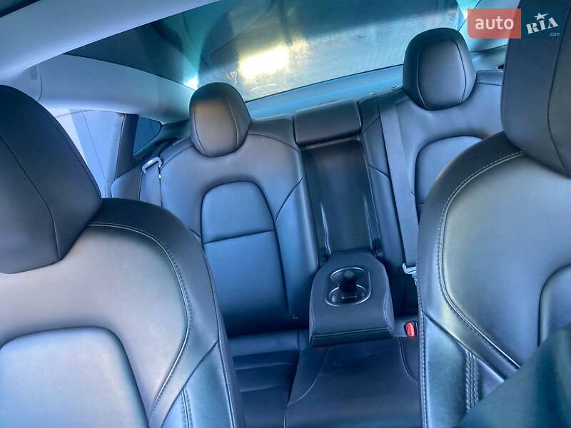 Седан Tesla Model 3 2019 в Киеве