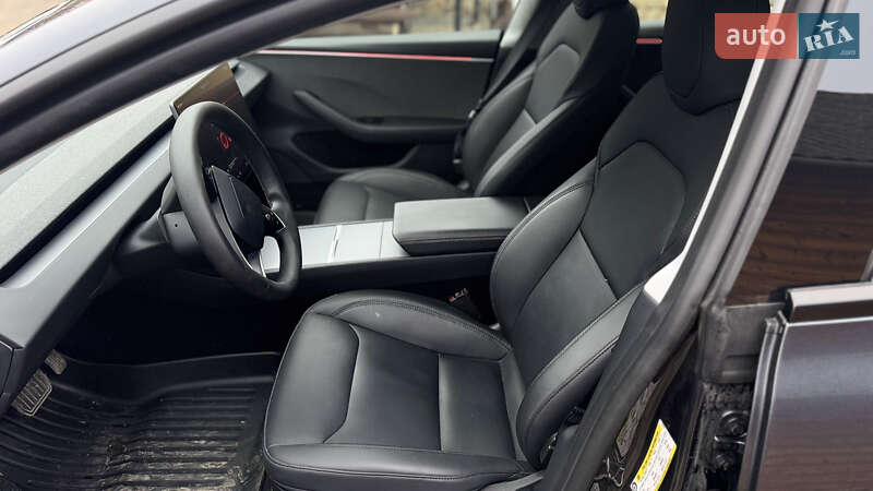 Седан Tesla Model 3 2024 в Кременці