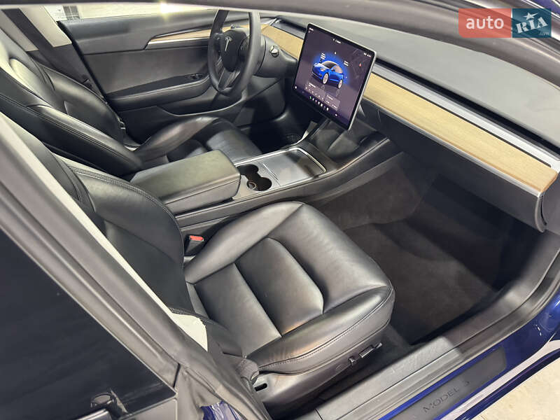 Седан Tesla Model 3 2022 в Львове