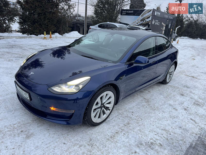 Седан Tesla Model 3 2022 в Львове