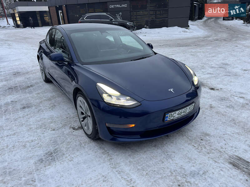 Седан Tesla Model 3 2022 в Львове