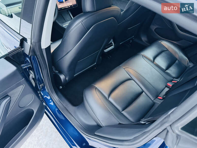 Седан Tesla Model 3 2022 в Львове