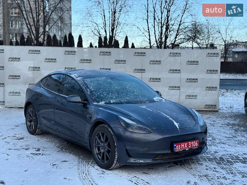 Седан Tesla Model 3 2021 в Луцке
