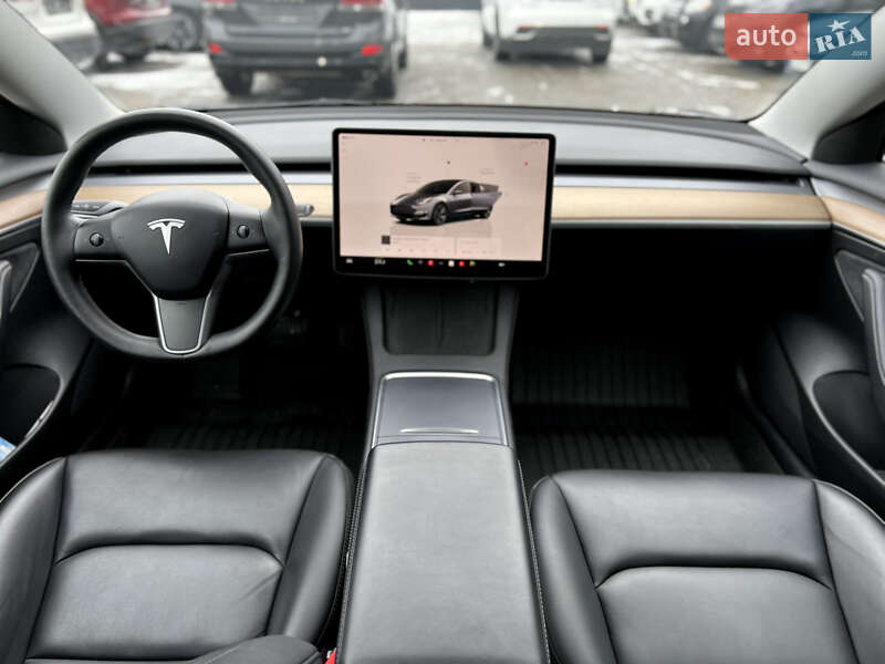 Седан Tesla Model 3 2023 в Одессе