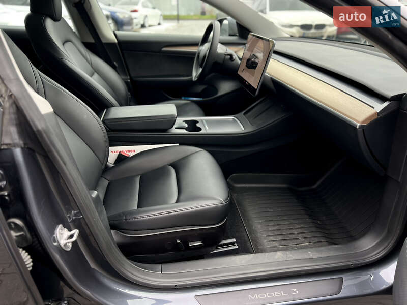 Седан Tesla Model 3 2023 в Одессе