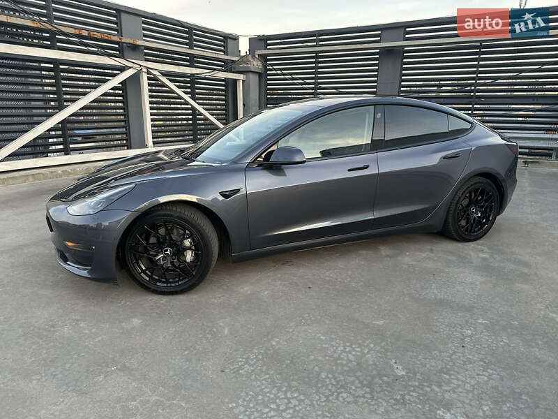 Седан Tesla Model 3 2022 в Киеве