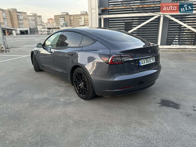 Седан Tesla Model 3 2022 в Киеве