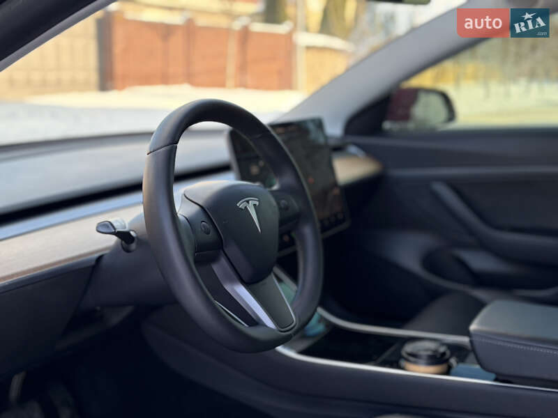 Седан Tesla Model 3 2020 в Киеве