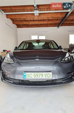 Седан Tesla Model 3 2023 в Львове