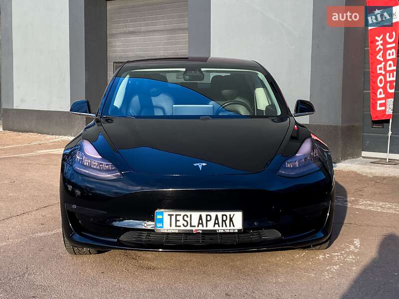 Седан Tesla Model 3 2019 в Киеве