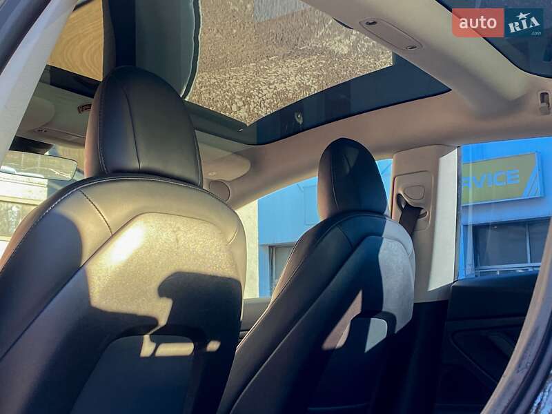 Седан Tesla Model 3 2019 в Киеве