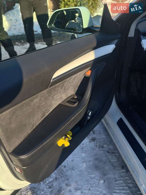 Седан Tesla Model 3 2022 в Кропивницькому