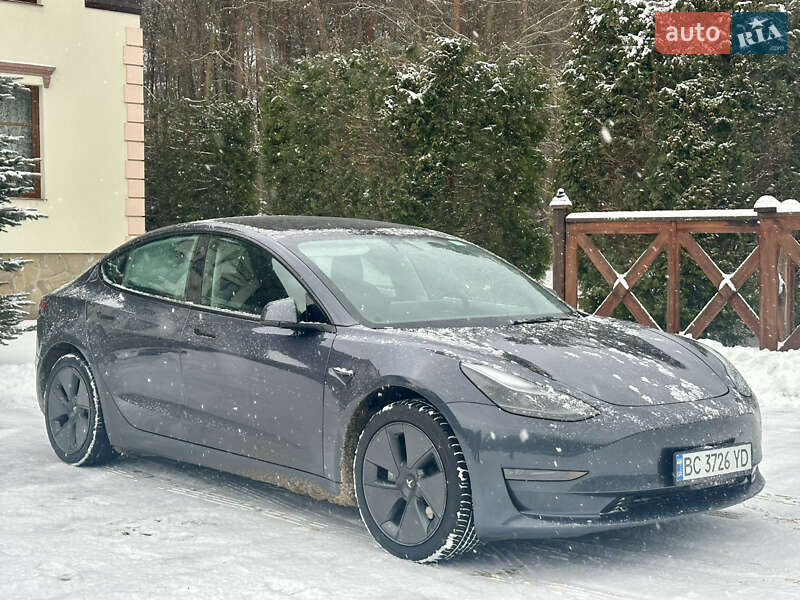 Седан Tesla Model 3 2022 в Львове