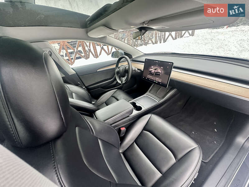 Седан Tesla Model 3 2022 в Львове