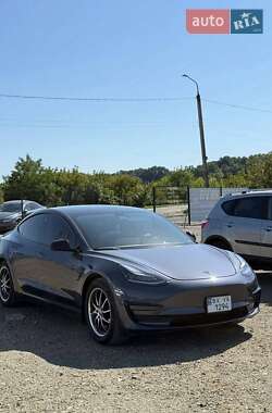 Седан Tesla Model 3 2019 в Львове