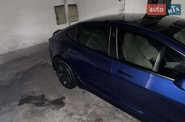 Седан Tesla Model 3 2021 в Киеве