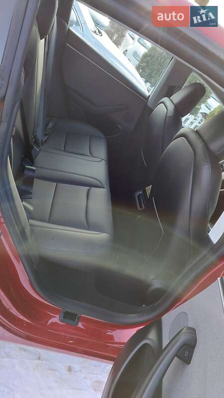 Седан Tesla Model 3 2024 в Барышевке