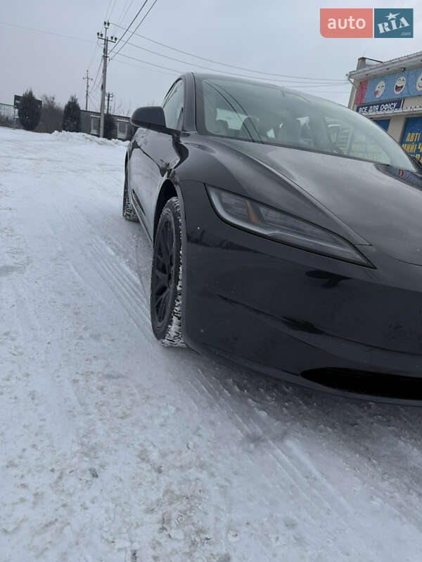 Седан Tesla Model 3 2025 в Киеве