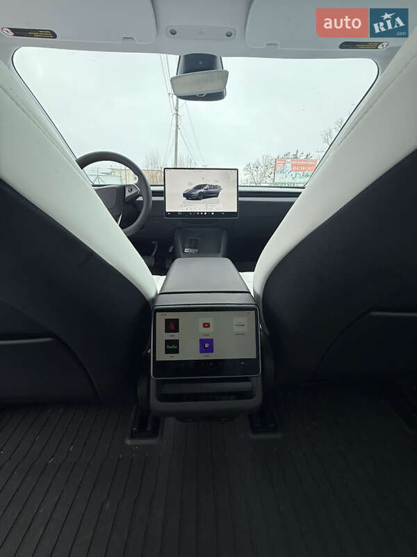 Седан Tesla Model 3 2025 в Киеве