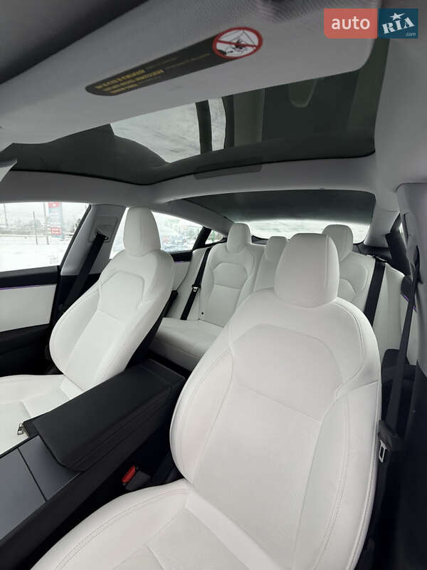 Седан Tesla Model 3 2025 в Киеве