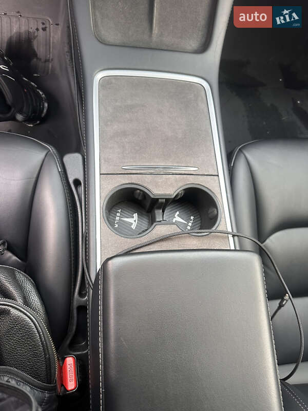 Седан Tesla Model 3 2022 в Вінниці