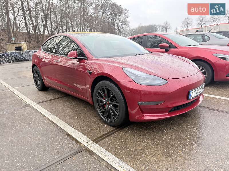 Седан Tesla Model 3 2018 в Чернівцях