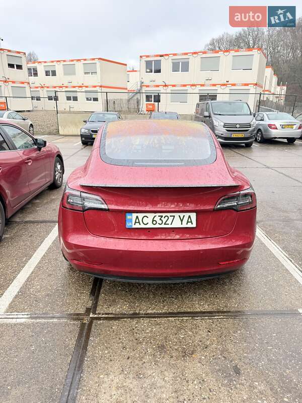 Седан Tesla Model 3 2018 в Чернівцях