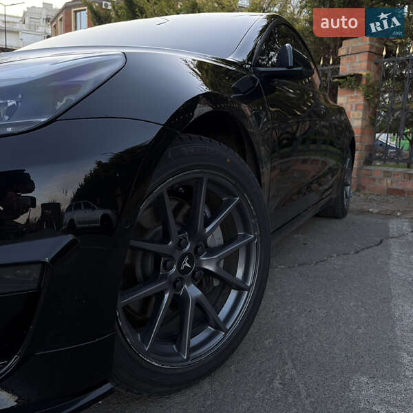 Седан Tesla Model 3 2022 в Києві