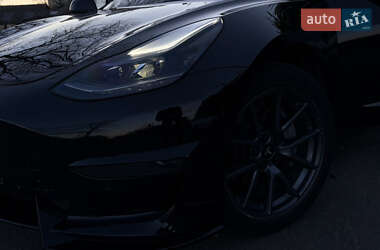 Седан Tesla Model 3 2022 в Киеве