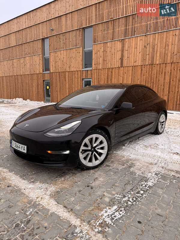 Седан Tesla Model 3 2022 в Дублянах