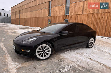 Седан Tesla Model 3 2022 в Дублянах