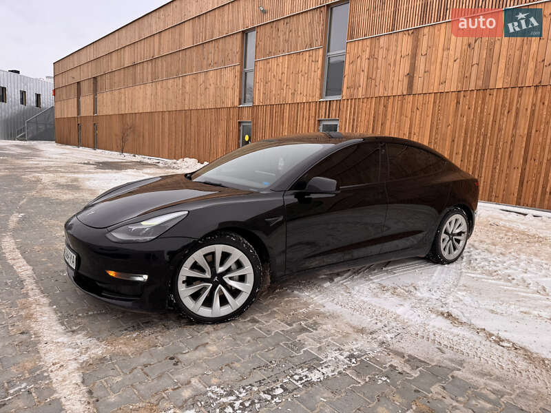 Седан Tesla Model 3 2022 в Дублянах