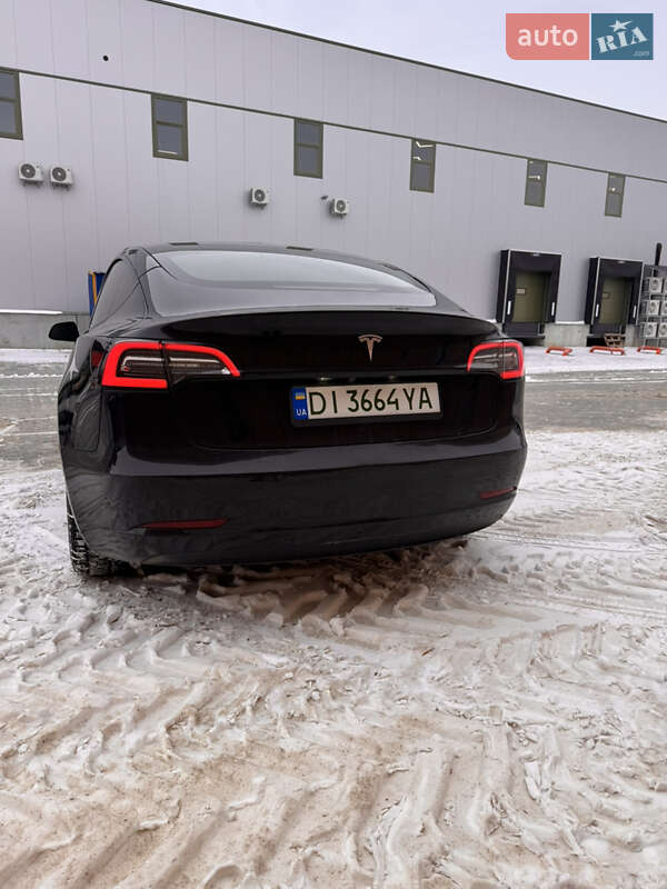Седан Tesla Model 3 2022 в Дублянах